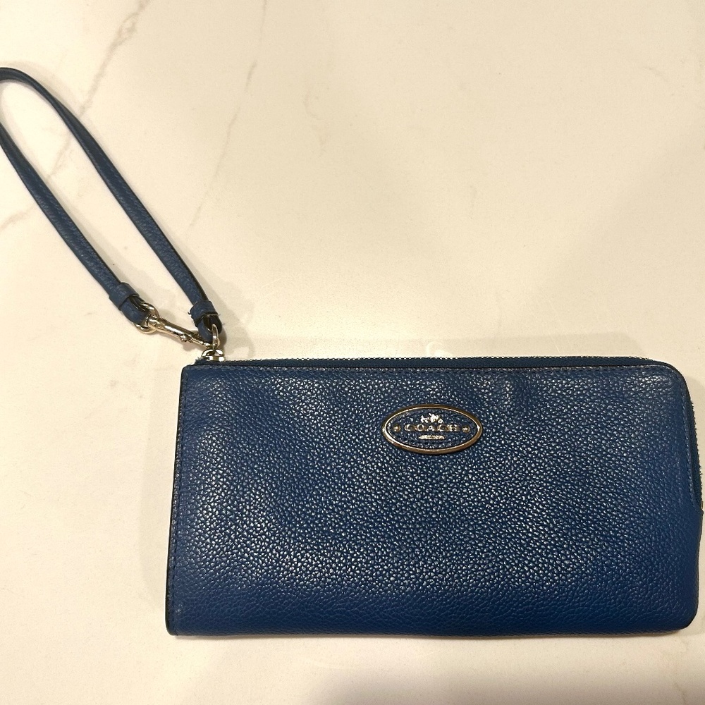 Vntg Coach Pebble Leather  Wristlet Wallet Blue With Gold Hardware Excell Cond